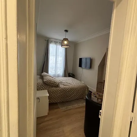 Renove Au Coeur De 2mn Metro Appartement Parijs